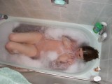 Vidéo porno mobile : A bubble bath, it relaxes
